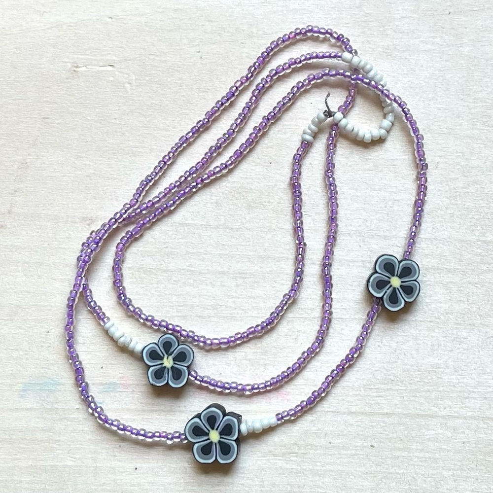 HANDMADE GLASS NECKLACE | Lazy Daisy Readymade Necklace in Crystal Lilac